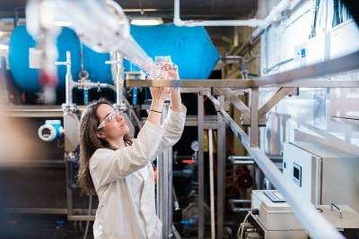 Image of a researcher in the laboratory