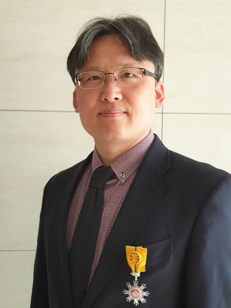 Dr Sangjin Han wearing his Korean Medal of Civil Merit 