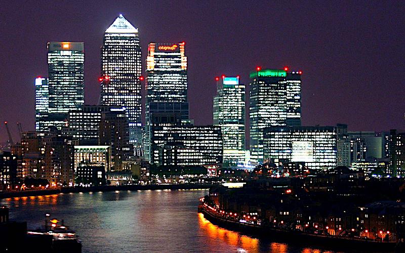 Image of Canary Wharf at night