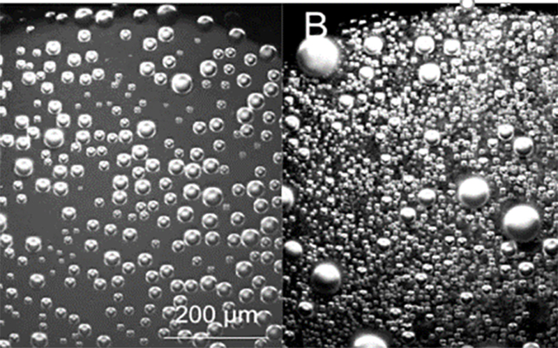 Comparison between the antifogging ability of two samples (the sample on the left shows good antifogging ability due to the lack of large droplet formation, whereas the sample on the right shows poor ability.)