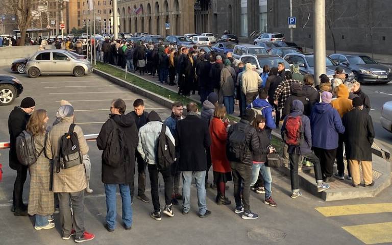 Russian voters line up at embassy in Armenia