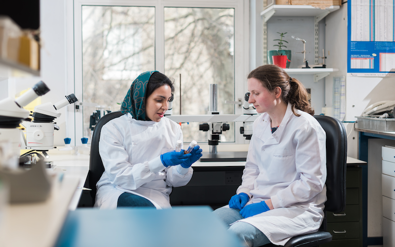 Female scientists in lab