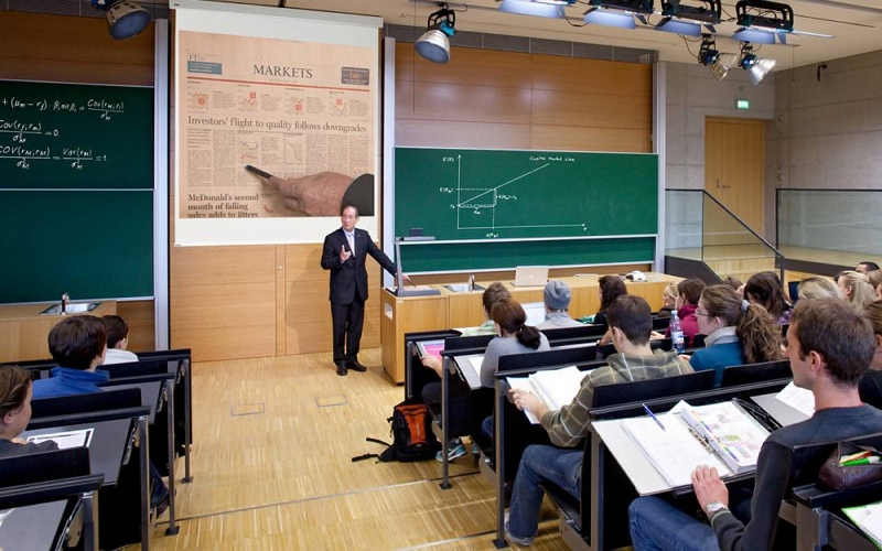 A UCL tutor gives a lecture in front of students.